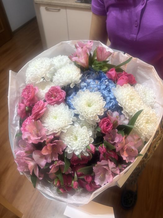 Цветы вчера пождарили