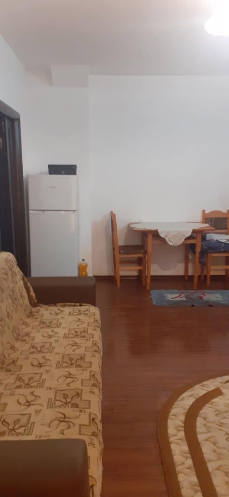 Închiriez garsonieră