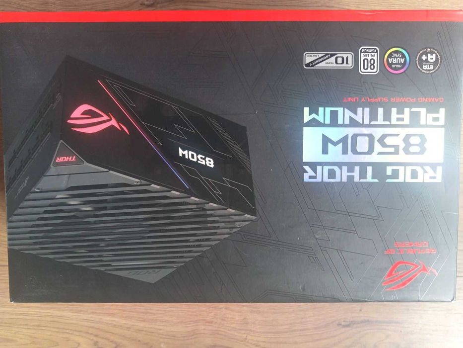 Захранващ блок ASUS ROG THOR PLATINUM с всички налични кабели