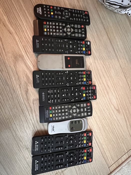 Пульты разные,много