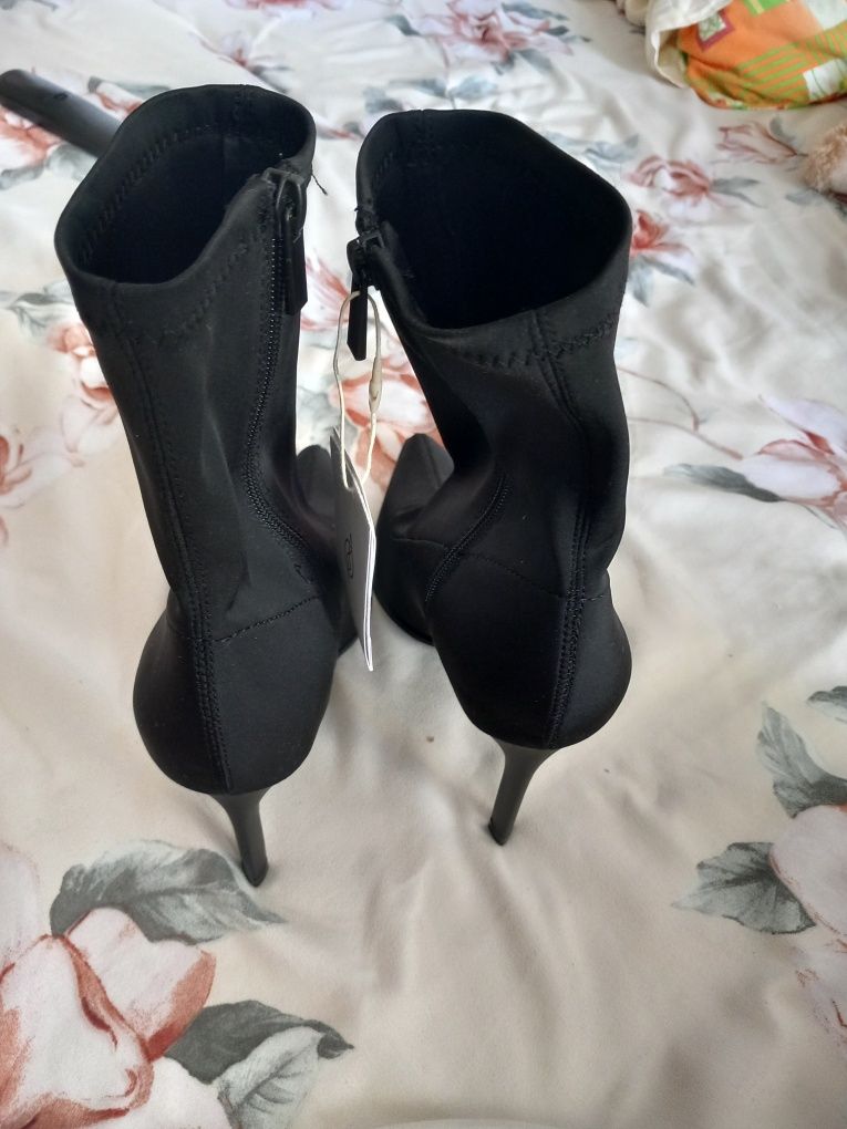 Pantofi Stradivarius nou 37
