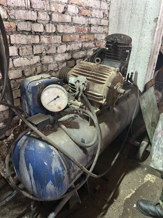 Компрессор промышленный  для цеха