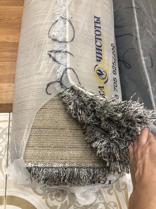 Продам ковер травка