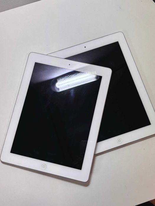 Продам iPad 3 (16GB, Wi-Fi) + iPad 2 (64GB, Wi-Fi+3G) (НЕ ВКЛЮЧАЮТСЯ)