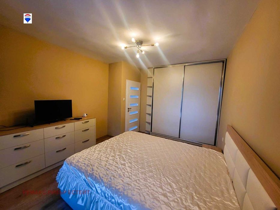 Продава се Двустаен апартамент в Русе, Център - 67 кв.м за 2384 €/кв.м - Снимка #5