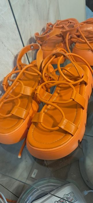 Дамски чехли стилни