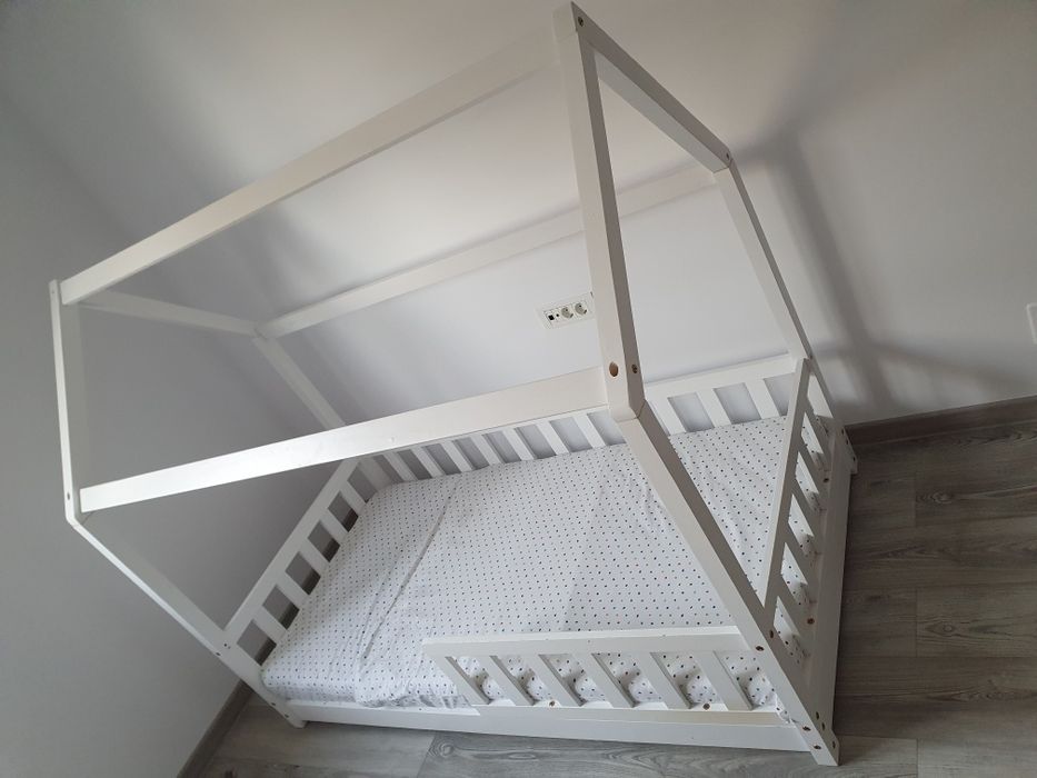 Vând pat copii stil căsuța