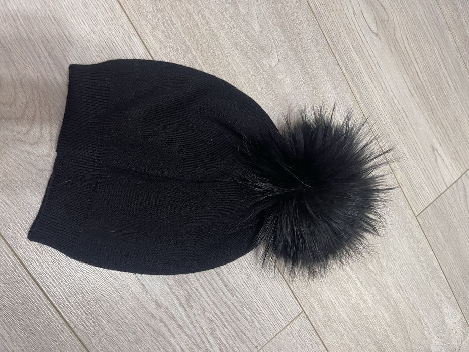 Căciula  cu moț din blana naturala si set , noi cu eticheta