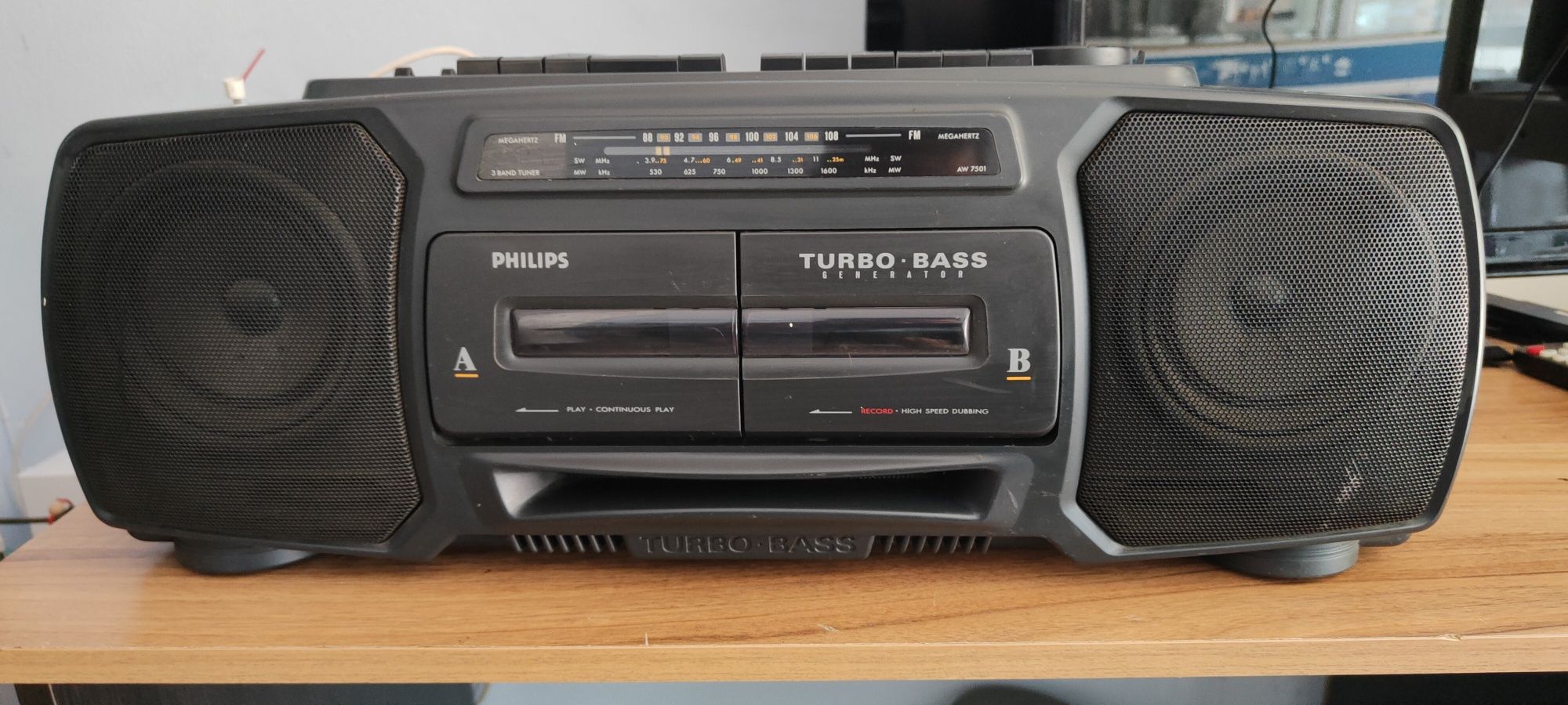 Радиокасетофон Philips Aw 7500