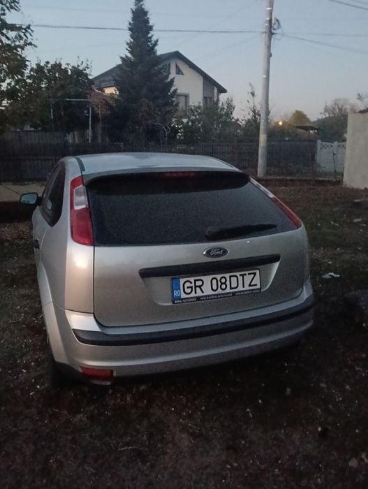 Vând Ford focus  .