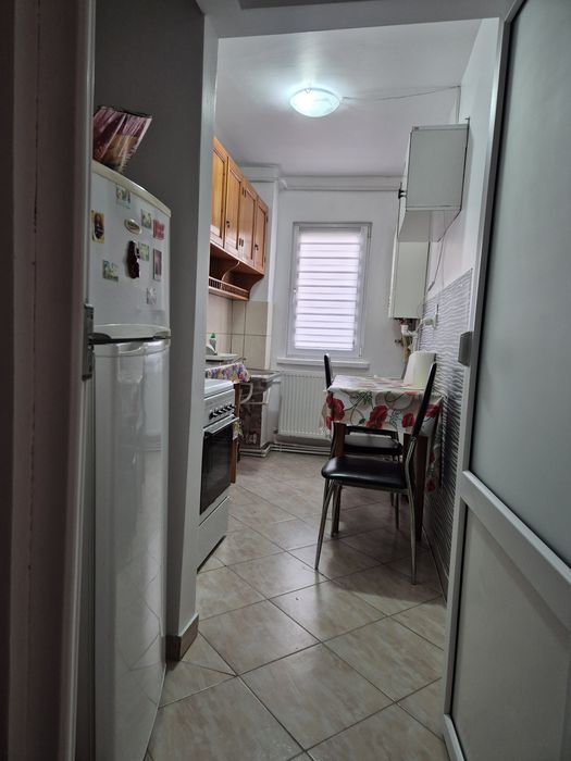 De închiriat apartament 2 camere Comanesti  Etaj 1!