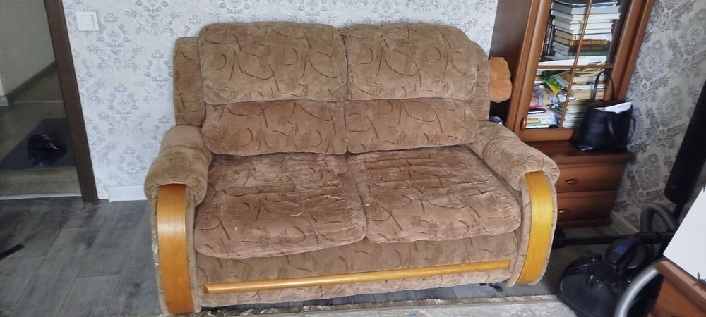 Продаю диван в состоянии б/у