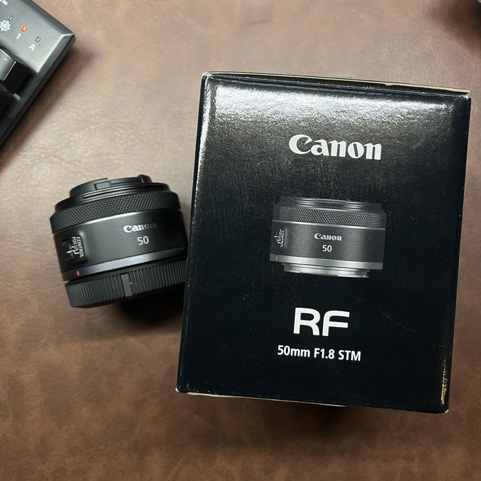 Объектив Canon RF 50mm f/1.8 STM