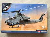 Macheta militara plastic elicopter kit USMC AH-1Z scara 1/35 sigilat