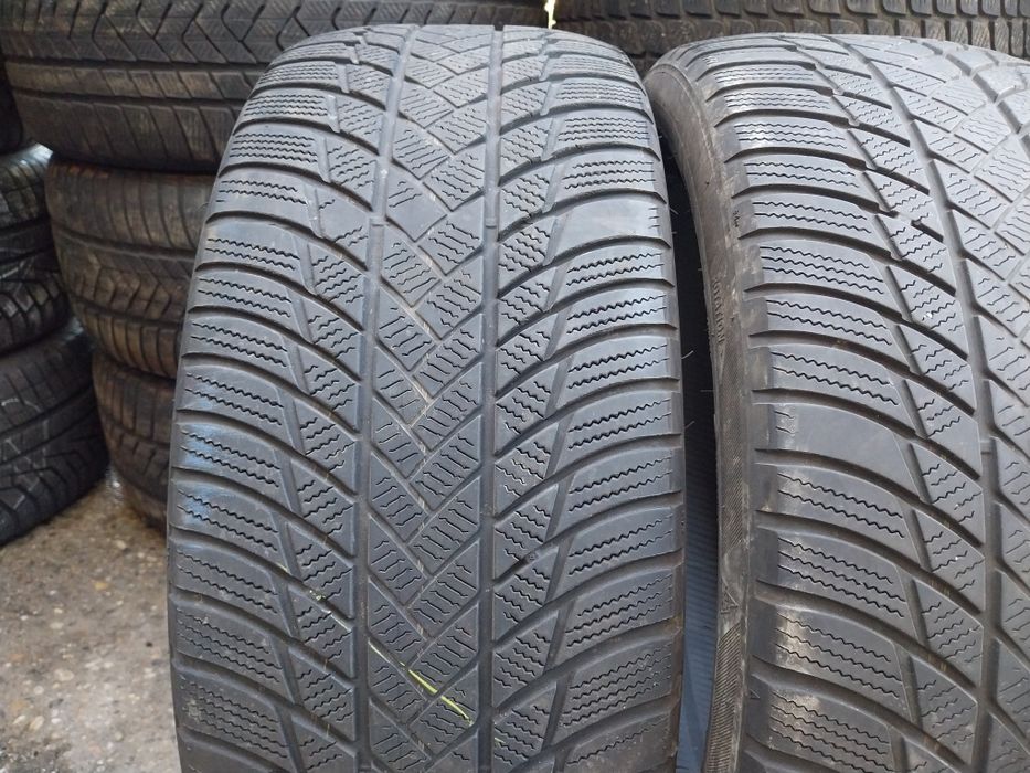 Anvelope second iarna 235 45 R20 Bridgestone 2/4 buc