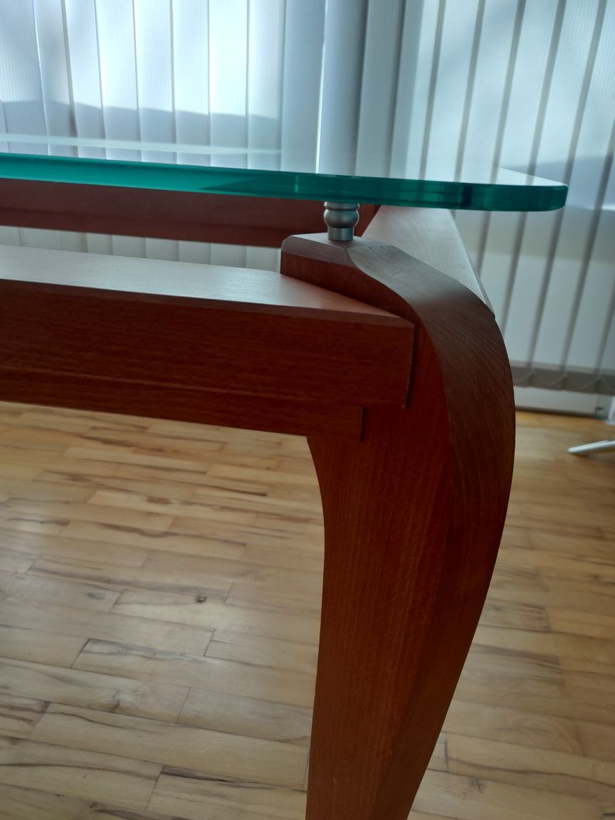 Холна Дървена маса със стъклен плот