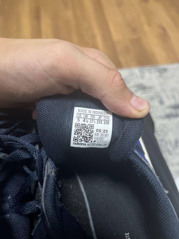 Обувки на Adidas