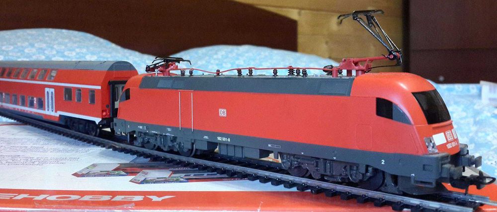 Set locomotiva si  vagoane persoane Piko  scara ho