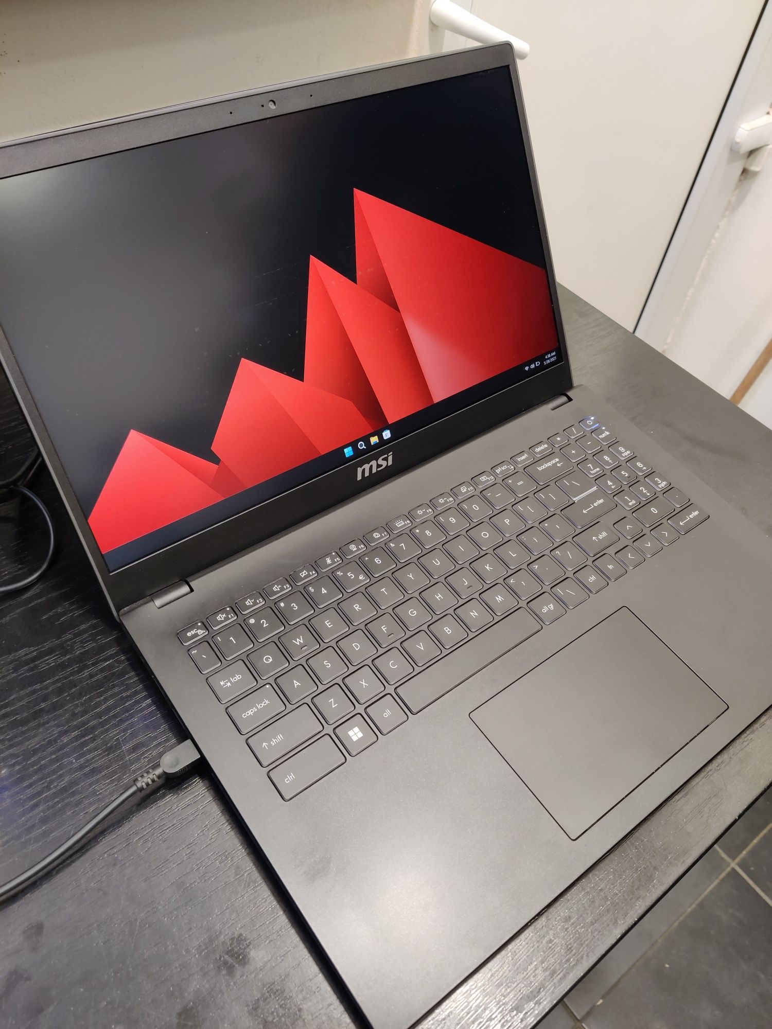 Hope Amanet P8 MSI Modern 15 i5-1235U 8 GB RAM 512 SSD