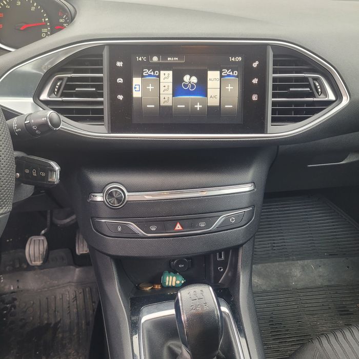 Peugeot 308 blue hdi