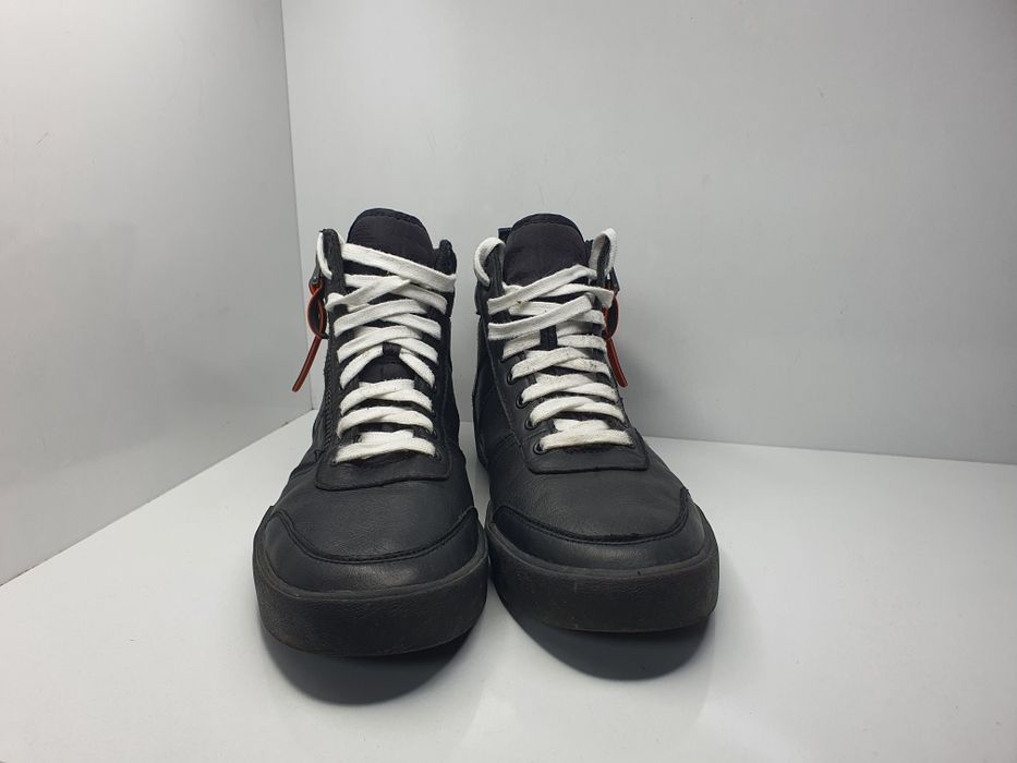 Кецове Diesel 

Носени,но в много добросъстояние. .

Размер: 41 стелка