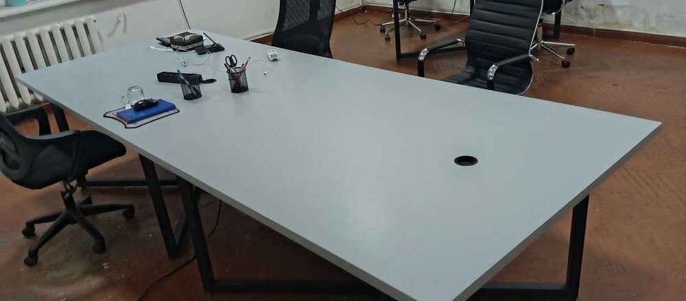 Ofis stoli – 120×155 sm, balandligi 75 sm, ideal holatda