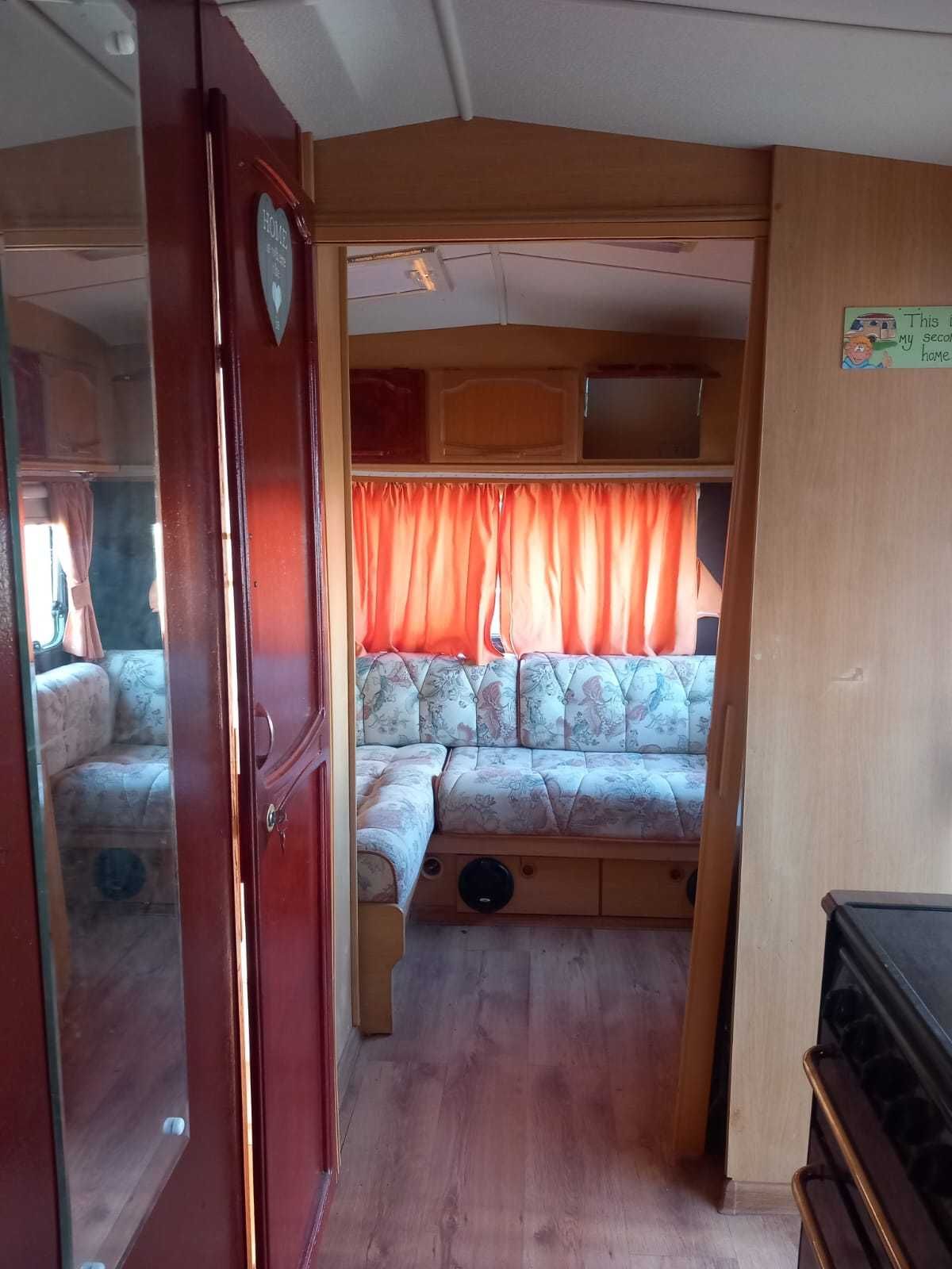 Rulota pe 2 axe ABI CARAVANS Model: Award Twinstar 4 - 5 locuri