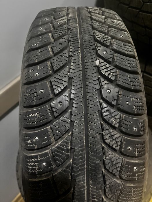 Автошина зимняя легковая