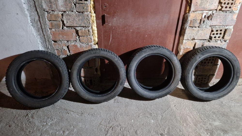 Продавам зимни гуми Kumho: 2 бр. 155/60/15 и 2 бр. 175/55/15