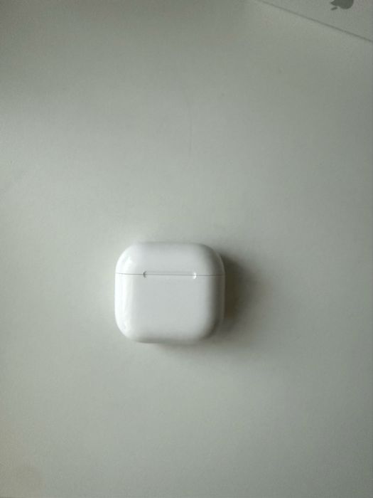 Cutie Airpods 4 + casca stanga ORIGINALE