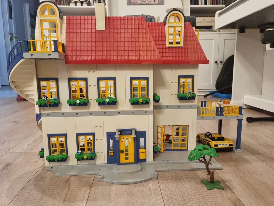 Playmobil, Casa cea mare cu mobilier si accesorii