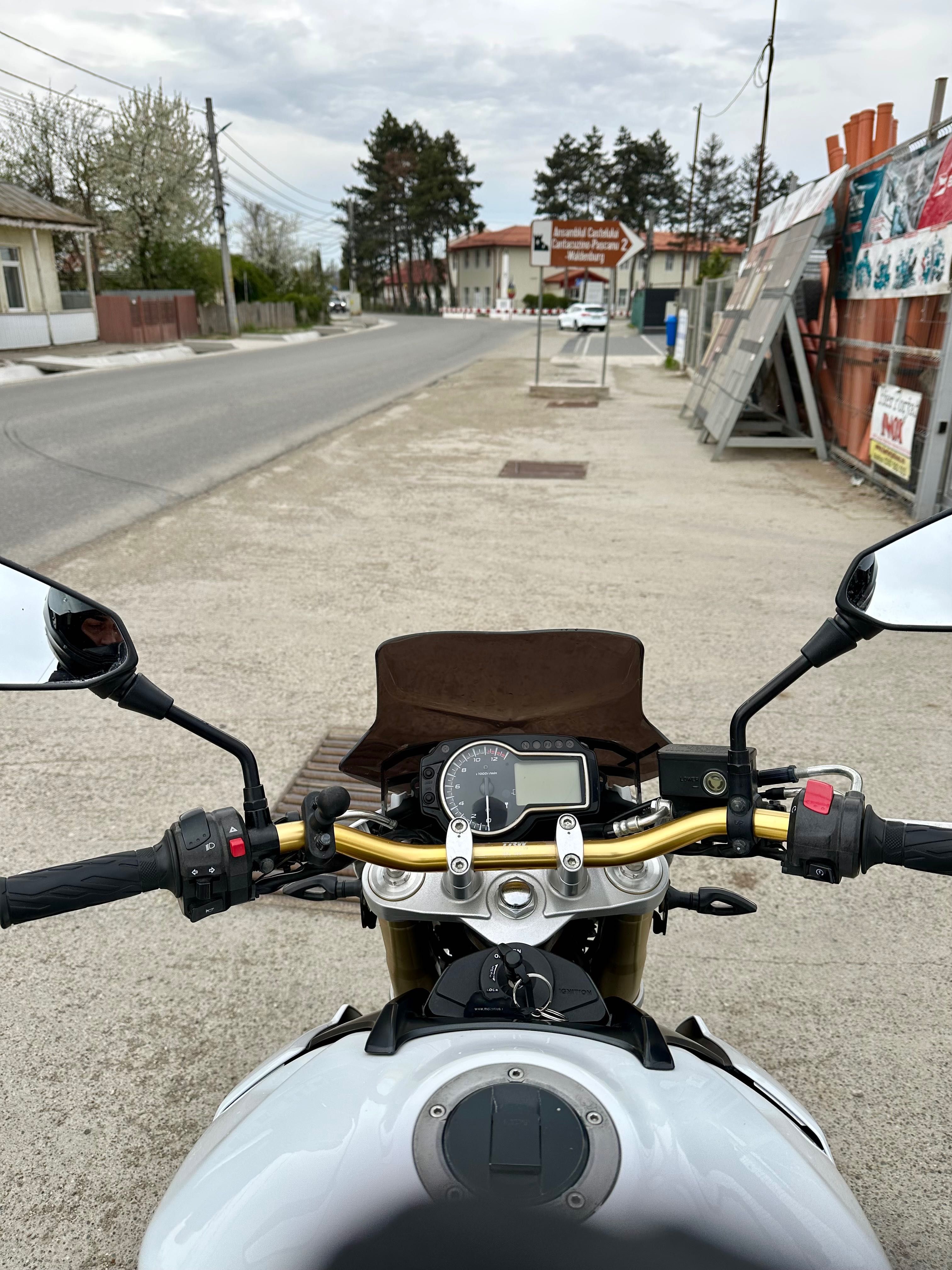 Suzuki gsr750 2011