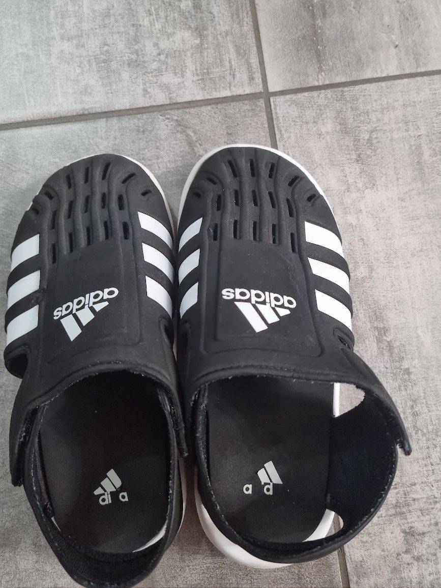 Sandale de la adidas foarte comode