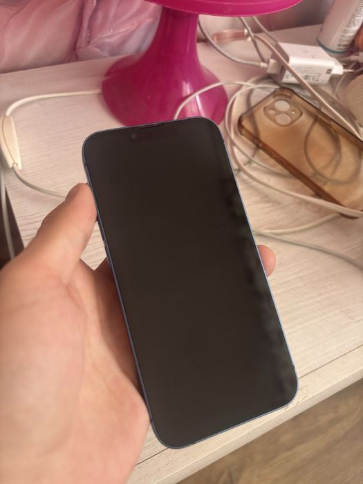 Продам Айфон 13.