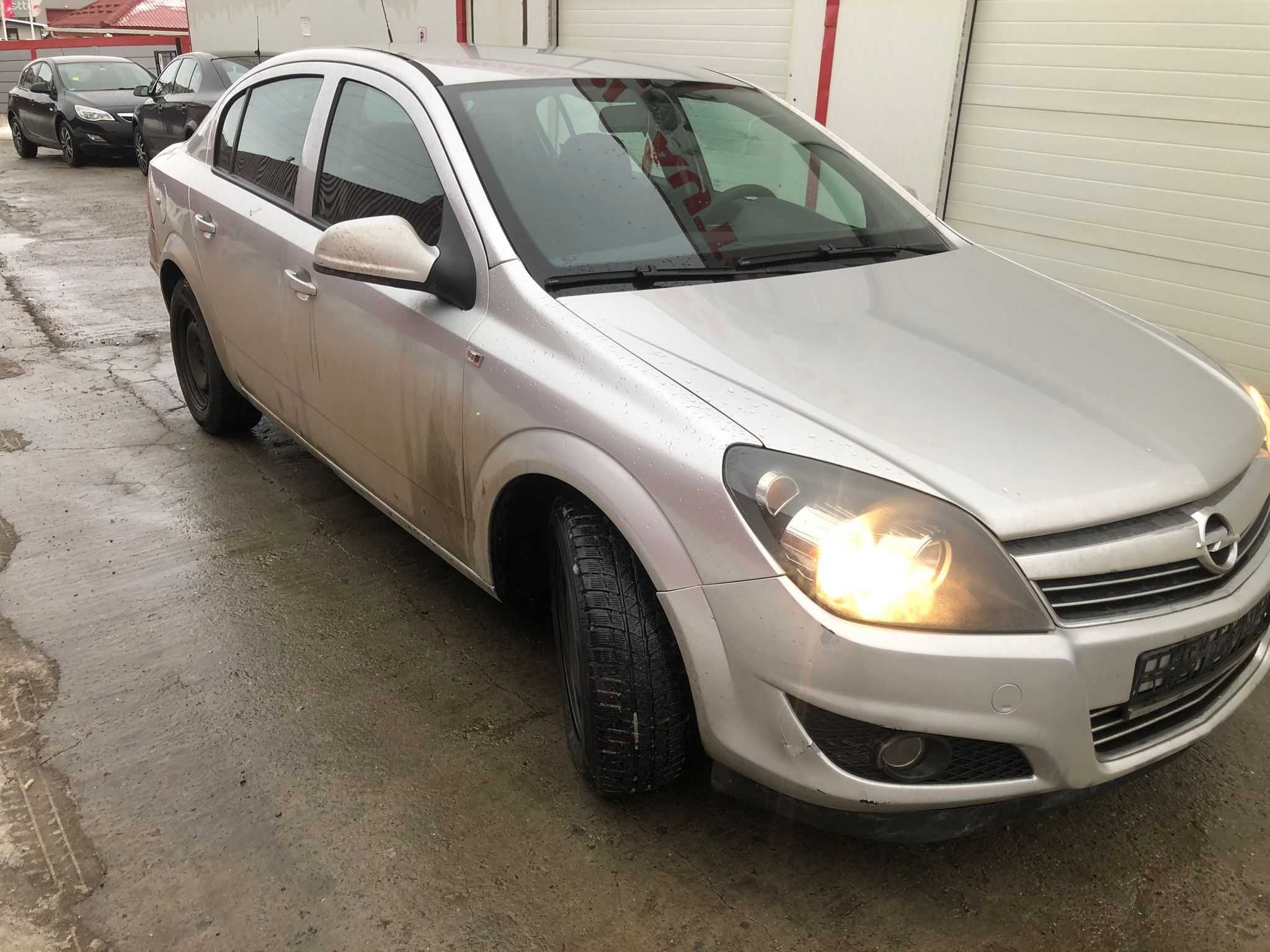 Far Opel Astra H 2011 Facelift