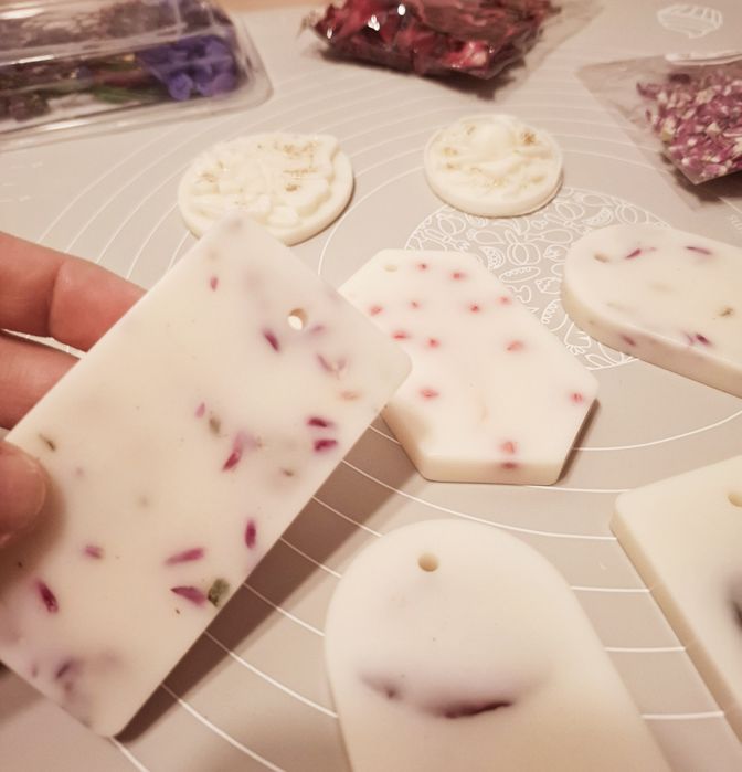 Odorizante parfumate din ceara naturala