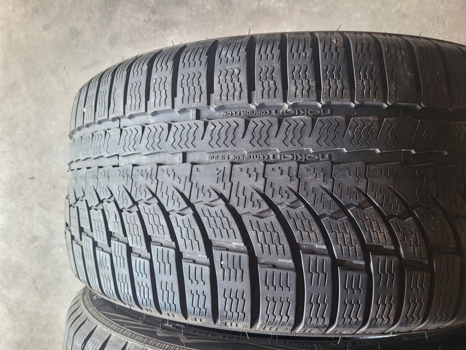 2 anvelope 245 40 R 17 Nokian iarna