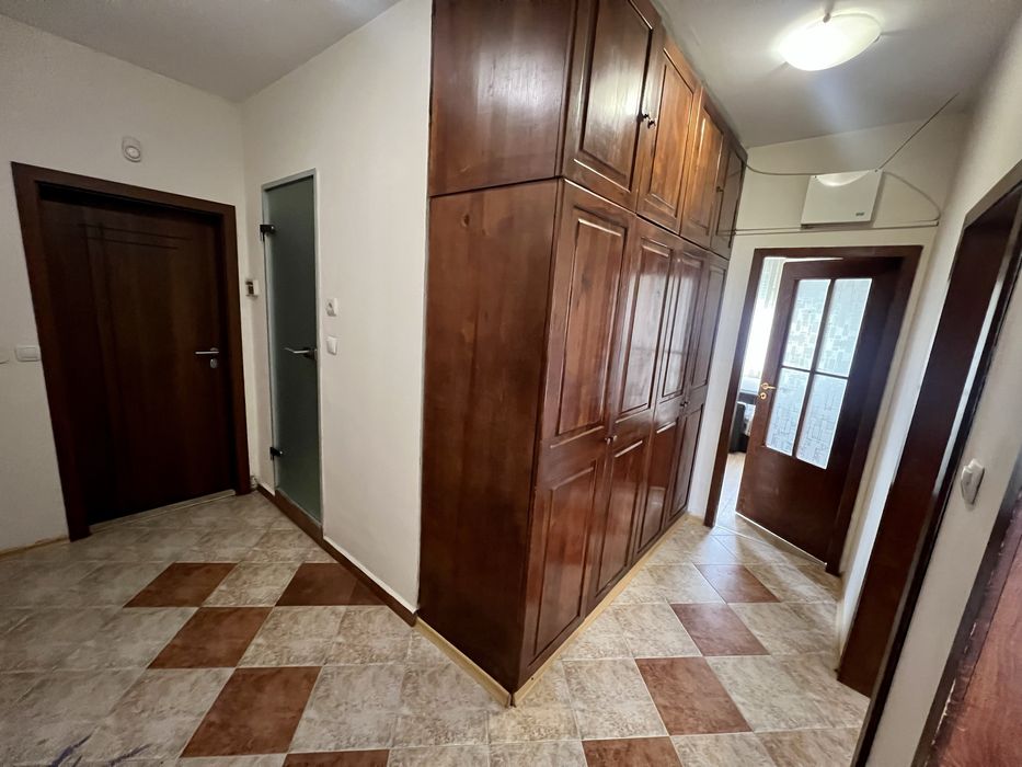 Тристаен апартамент под наем – срещу Медицинския факултет