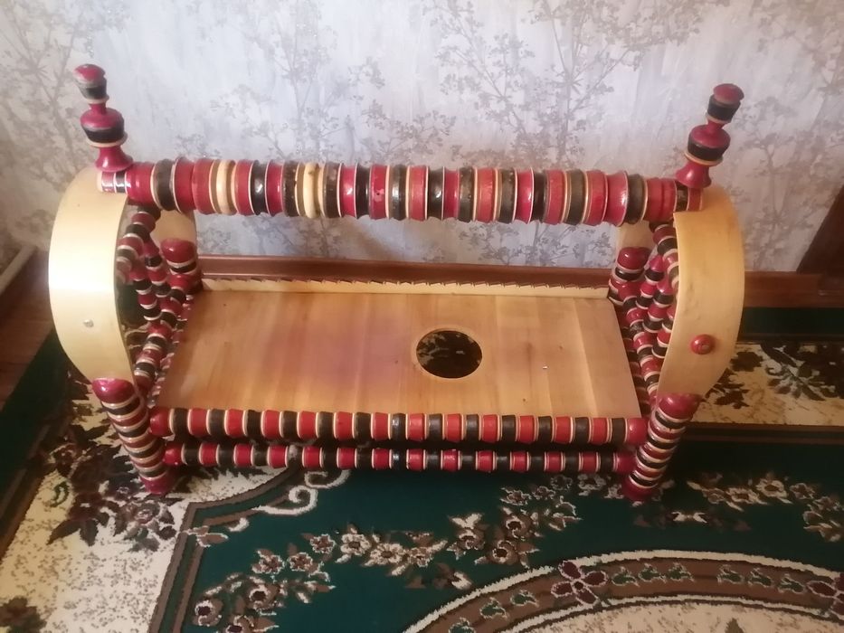 Бесік сатылады,  бағасы 7000тг екі адеялы мен  пилёнкаларымен беремін