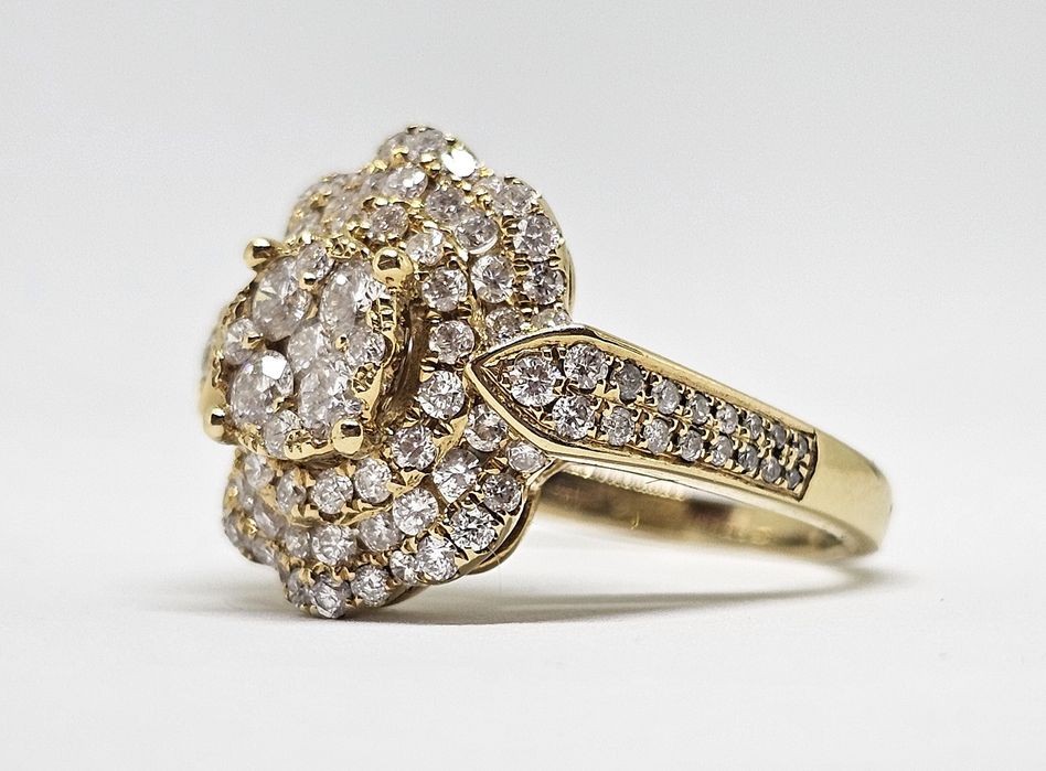 Пръстен с диамант / диаманти 1.5 карата, 18 к злато