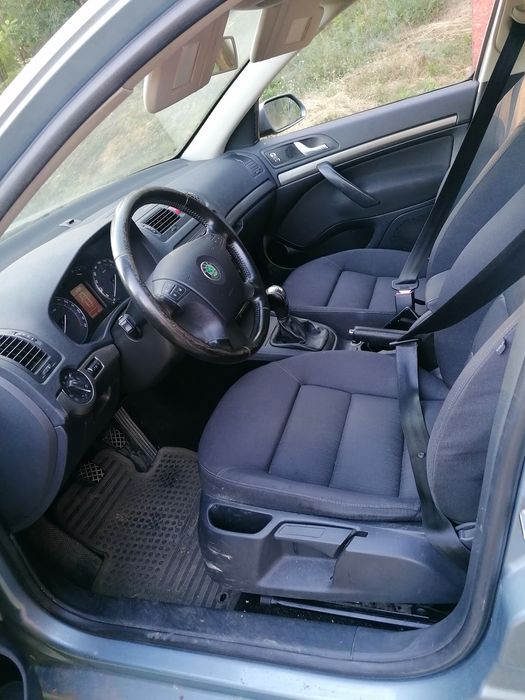 Dezmembrez skoda octavia 2 combi 1,6 benzină  cod motor BGU 75kw