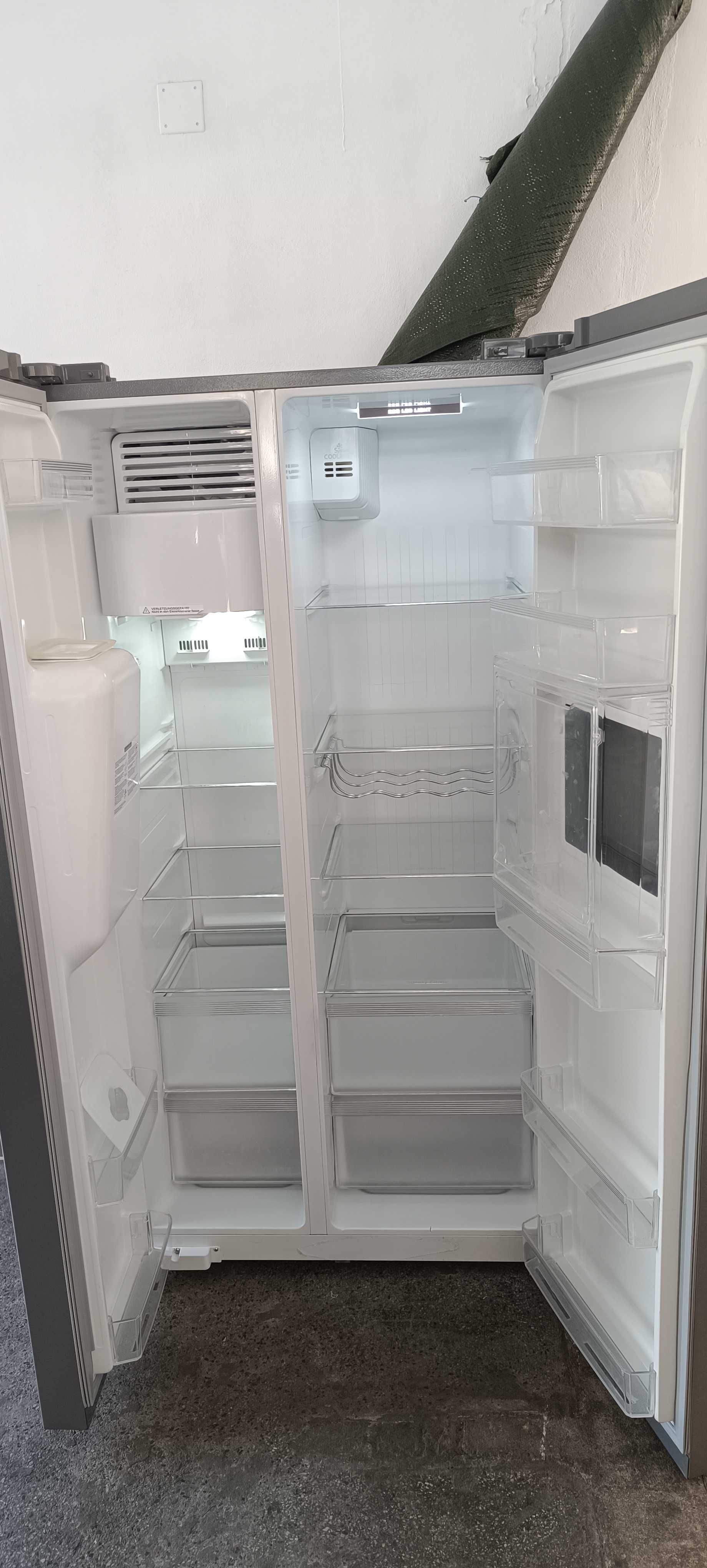 Продавам Хладилник с две врати