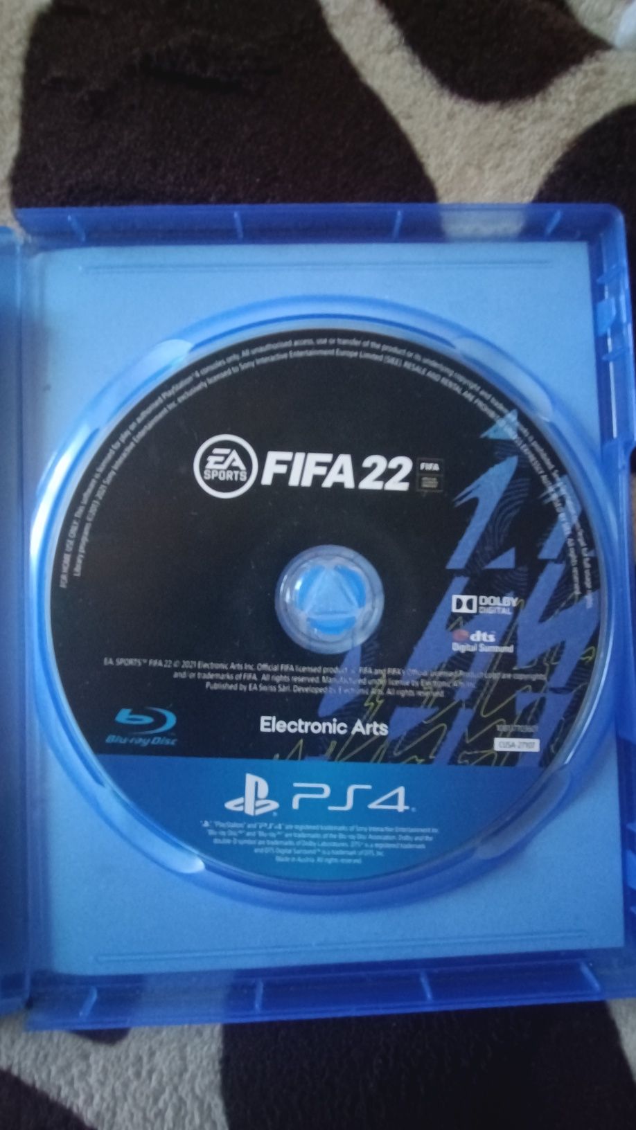 Продаю PS4 фат (1TB) в полной комплектации + сумка
