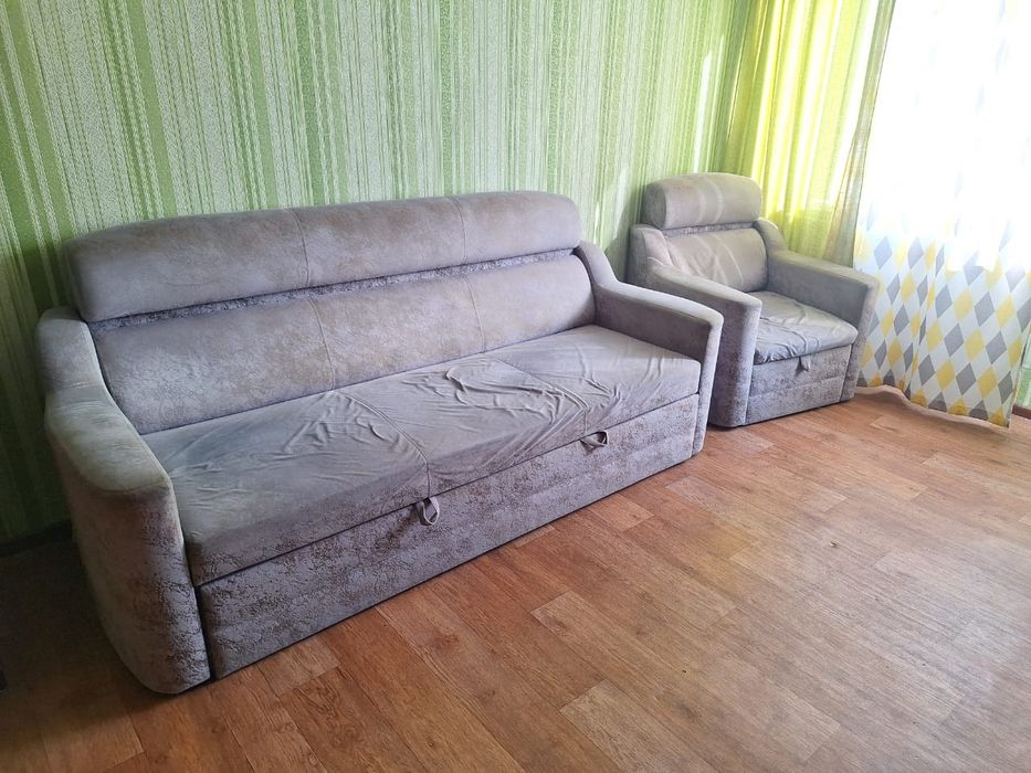 Продам б/у диван и кресло
