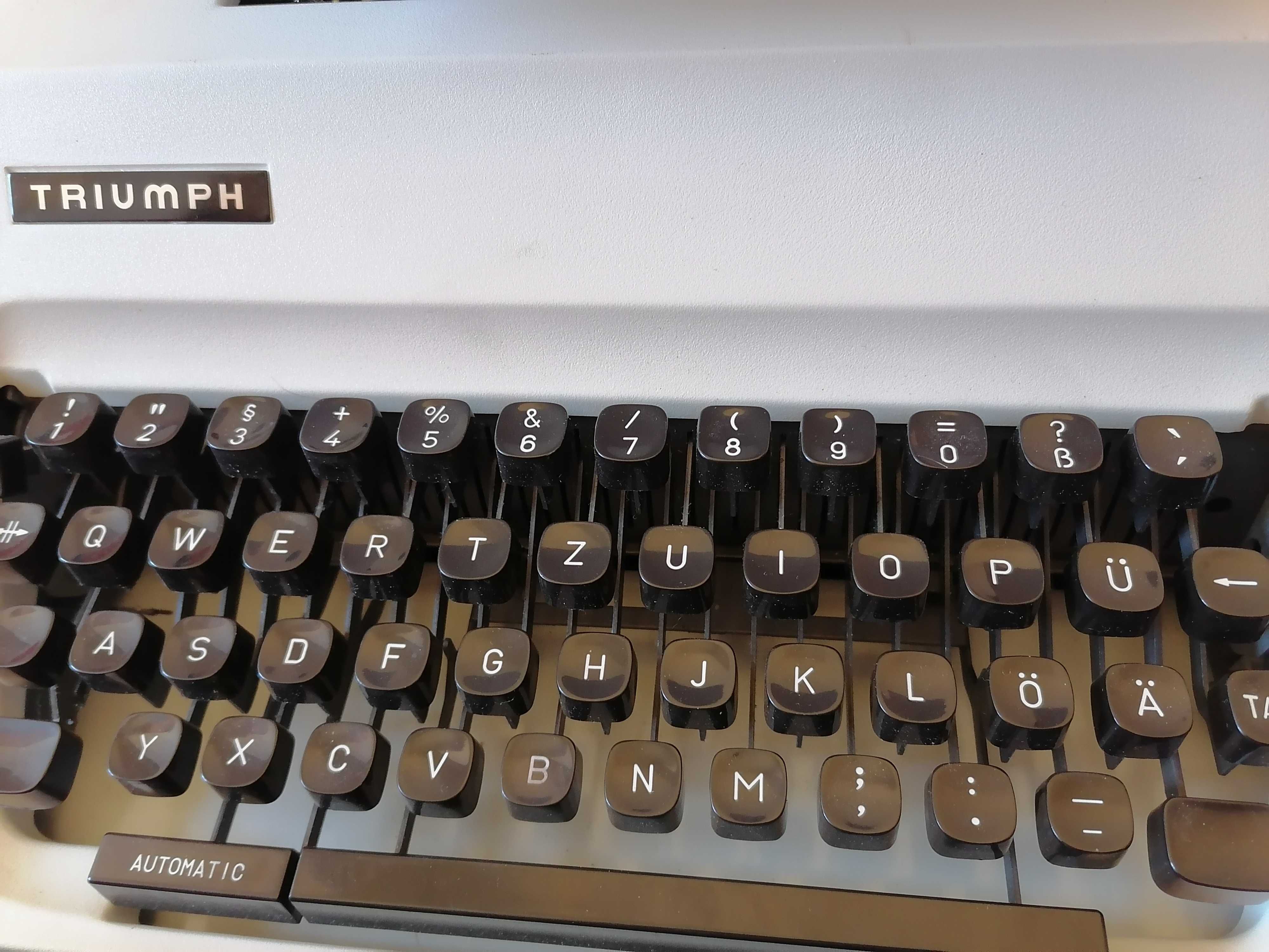 Mașină de scris Triumph 1981 Junior 12 automată
