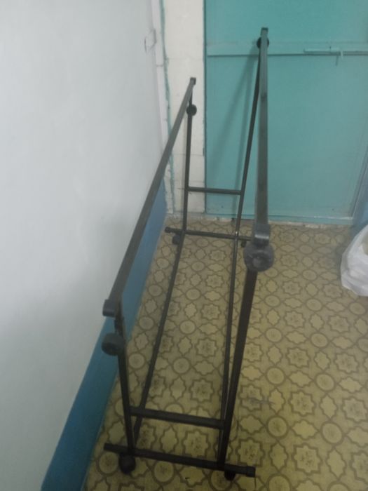 Срочно стойка для вещей