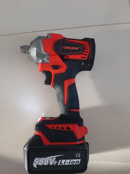 Pistolul de impact schimbat roti 1200 N.m. cu baterie