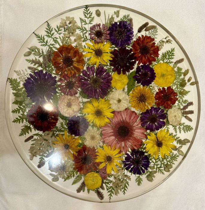 Стол из эпоксидной смолы.