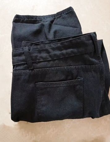 Чёрные женские джинсы
