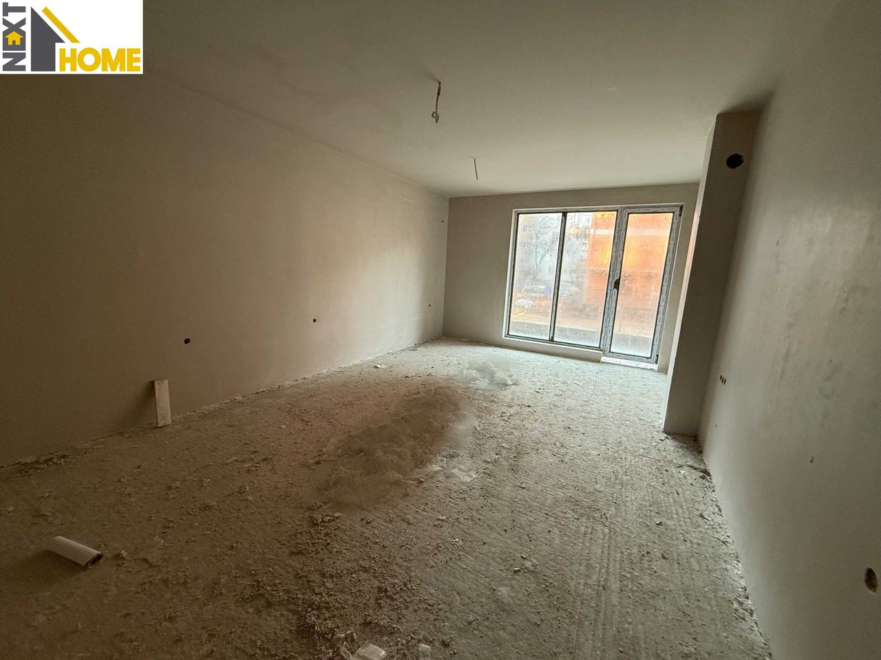 Продава се Тристаен апартамент в Асеновград - 104 кв.м за 852 €/кв.м - Снимка #2